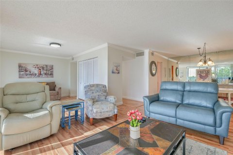 Condo in Lauderhill, Florida, 2 bedrooms  № 2086017 - photo 9