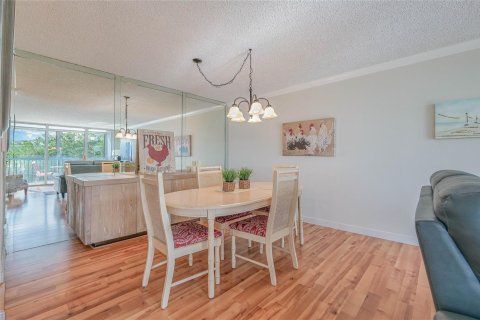 Condo in Lauderhill, Florida, 2 bedrooms  № 2086017 - photo 11
