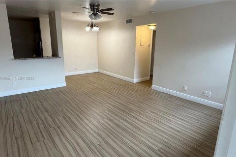 Copropriété à vendre à Coral Springs, Floride: 2 chambres, 71.35 m2 № 1874726 - photo 4