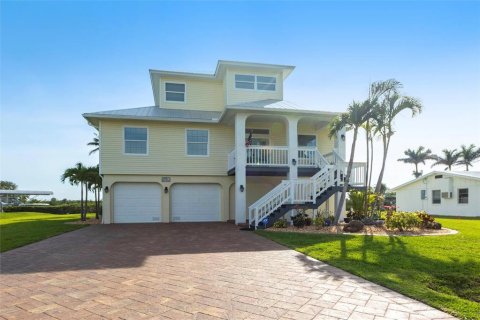 Casa en Punta Gorda, Florida 4 dormitorios, 240.43 m2 № 2416377