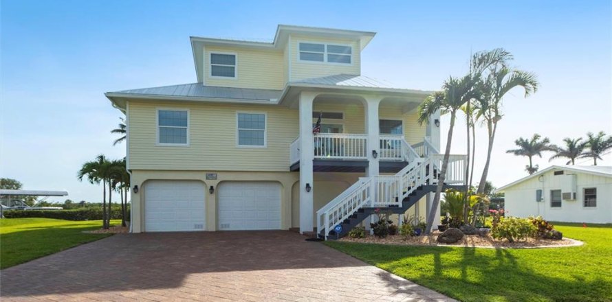 Casa en Punta Gorda, Florida 4 dormitorios, 240.43 m2 № 2416377
