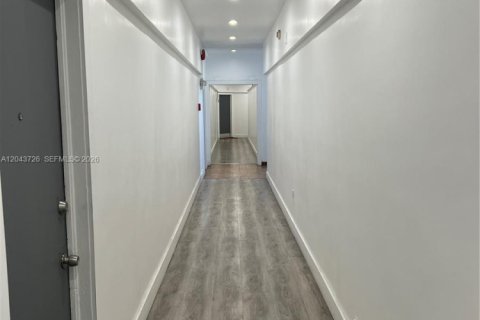 Appartement à louer à Miami, Floride: 1 chambre, 1515.61 m2 № 2272393 - photo 2