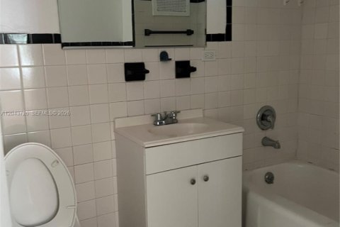 Appartement à louer à Miami, Floride: 1 chambre, 1515.61 m2 № 2272393 - photo 5