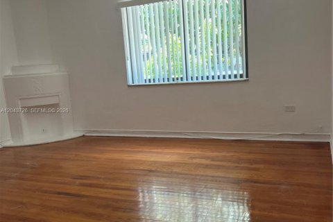 Appartement à louer à Miami, Floride: 1 chambre, 1515.61 m2 № 2272393 - photo 3