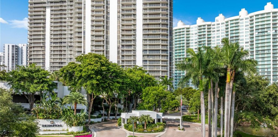 Condominio en Aventura, Florida, 2 dormitorios № 1830213