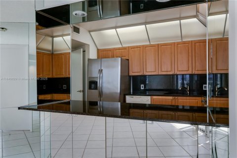 Condominio en venta en Aventura, Florida, 2 dormitorios, 130.06 m2 № 1830213 - foto 13