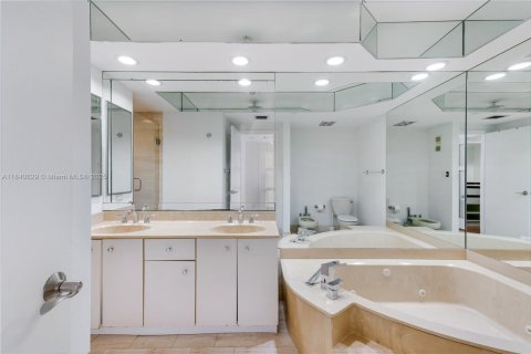 Condominio en venta en Aventura, Florida, 2 dormitorios, 130.06 m2 № 1830213 - foto 15