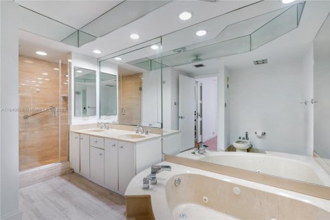 Condominio en venta en Aventura, Florida, 2 dormitorios, 130.06 m2 № 1830213 - foto 16