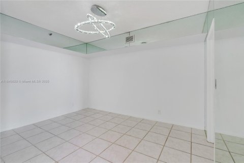 Condominio en venta en Aventura, Florida, 2 dormitorios, 130.06 m2 № 1830213 - foto 7