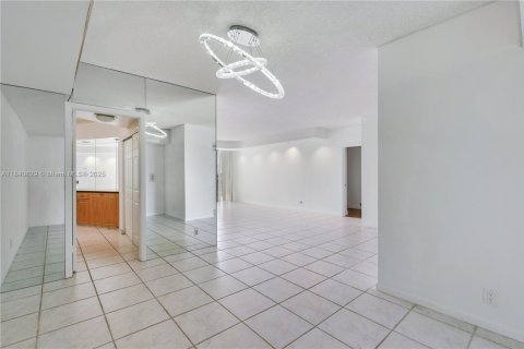 Condominio en venta en Aventura, Florida, 2 dormitorios, 130.06 m2 № 1830213 - foto 8