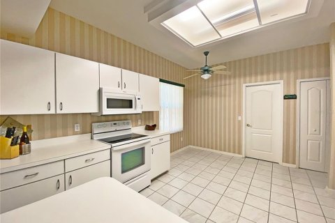 House in Clermont, Florida 2 bedrooms, 184.78 sq.m. № 2098744 - photo 4