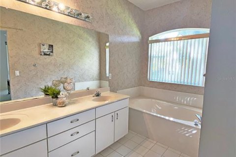 House in Clermont, Florida 2 bedrooms, 184.78 sq.m. № 2098744 - photo 27