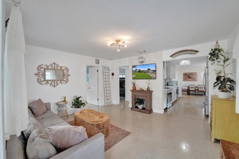 House in Oakland Park, Florida 2 bedrooms, 104.24 sq.m. № 2272469 - photo 9