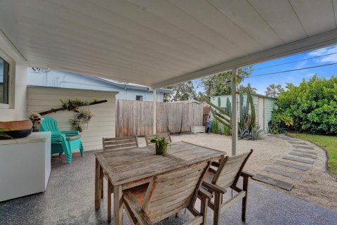 House in Oakland Park, Florida 2 bedrooms, 104.24 sq.m. № 2272469 - photo 12