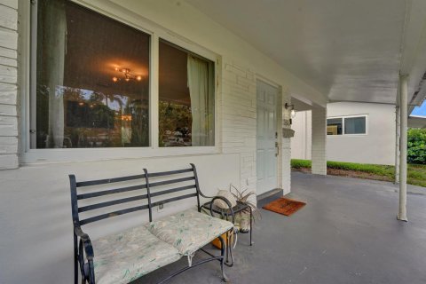House in Oakland Park, Florida 2 bedrooms, 104.24 sq.m. № 2272469 - photo 7