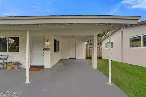 House in Oakland Park, Florida 2 bedrooms, 104.24 sq.m. № 2272469 - photo 6