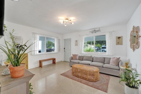 House in Oakland Park, Florida 2 bedrooms, 104.24 sq.m. № 2272469 - photo 11