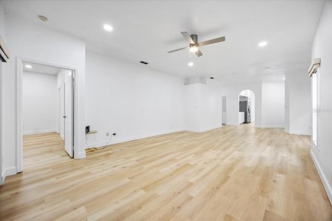 House in Orlando, Florida 3 bedrooms, 151.52 sq.m. № 1829586 - photo 17