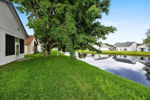 House in Orlando, Florida 3 bedrooms, 151.52 sq.m. № 1829586 - photo 16