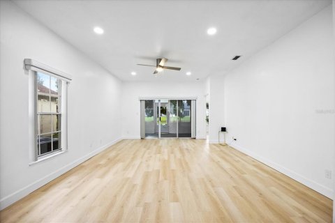 House in Orlando, Florida 3 bedrooms, 151.52 sq.m. № 1829586 - photo 19