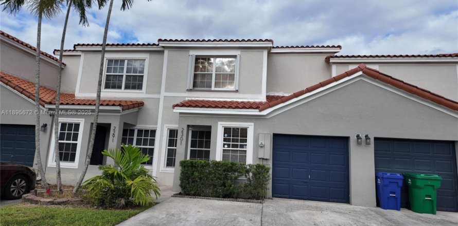 Таунхаус в Мирамар, Флорида 3 спальни, 147.53м2 № 1950688