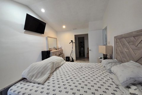 Townhouse in Palm Springs, Florida 2 bedrooms, 102.19 sq.m. № 2083644 - photo 20