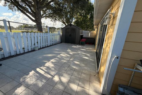 Townhouse in Palm Springs, Florida 2 bedrooms, 102.19 sq.m. № 2083644 - photo 8