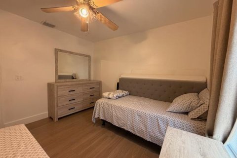 Townhouse in Palm Springs, Florida 2 bedrooms, 102.19 sq.m. № 2083644 - photo 18