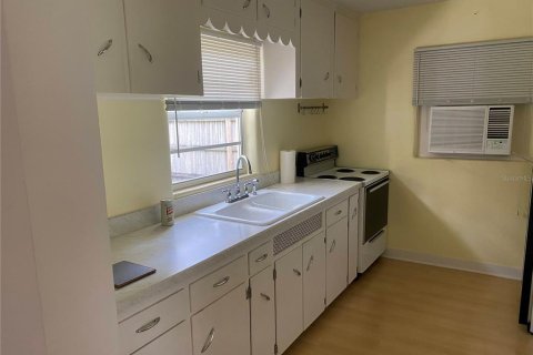 House in Orlando, Florida 2 bedrooms, 82.5 sq.m. № 1893979 - photo 4