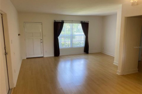 House in Orlando, Florida 2 bedrooms, 82.5 sq.m. № 1893979 - photo 11