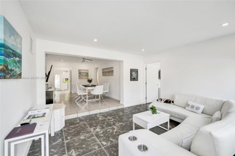 Casa en alquiler en Fort Lauderdale, Florida, 4 dormitorios, 164.62 m2 № 1819841 - foto 6