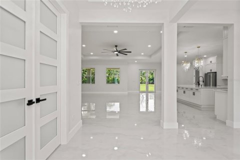 House in Dover, Florida 4 bedrooms, 313.45 sq.m. № 1826599 - photo 6