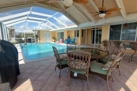 House in Punta Gorda, Florida 2 bedrooms, 153.29 sq.m. № 1085019 - photo 19