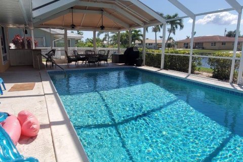 House in Punta Gorda, Florida 2 bedrooms, 153.29 sq.m. № 1085019 - photo 4