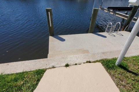 House in Punta Gorda, Florida 2 bedrooms, 153.29 sq.m. № 1085019 - photo 21