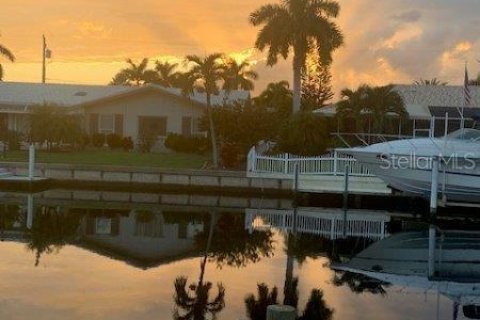 House in Punta Gorda, Florida 2 bedrooms, 153.29 sq.m. № 1085019 - photo 24