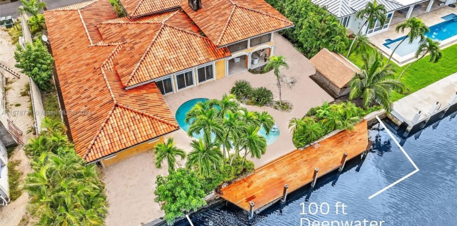 Villa ou maison à Fort Lauderdale, Floride 5 chambres, 394.93 m2 № 1409071