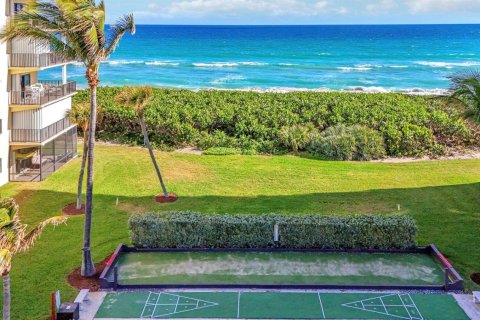 Condo in Jensen Beach, Florida, 2 bedrooms № 2341386 - photo 21