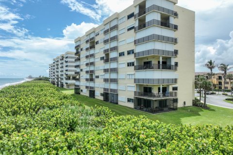 Condo in Jensen Beach, Florida, 2 bedrooms № 2341386 - photo 25