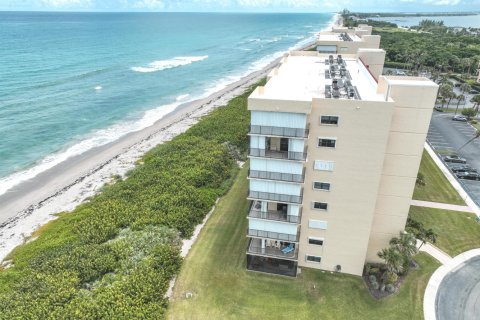 Condo in Jensen Beach, Florida, 2 bedrooms № 2341386 - photo 23