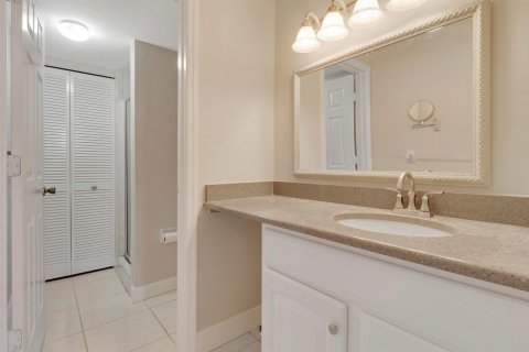 Condo in Jensen Beach, Florida, 2 bedrooms № 2341386 - photo 13