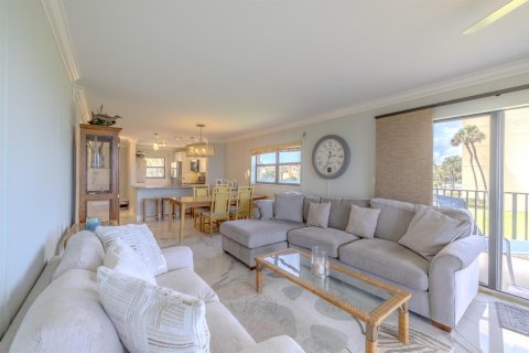 Condo in Jensen Beach, Florida, 2 bedrooms № 2341386 - photo 8