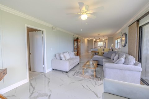 Condo in Jensen Beach, Florida, 2 bedrooms № 2341386 - photo 9