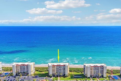 Condo in Jensen Beach, Florida, 2 bedrooms № 2341386 - photo 29