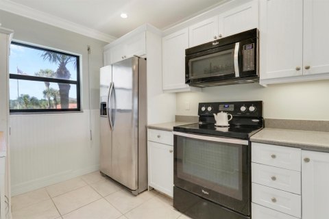 Condo in Jensen Beach, Florida, 2 bedrooms № 2341386 - photo 4