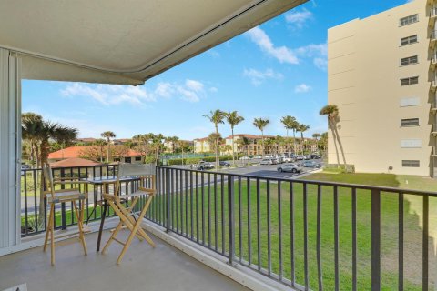 Condo in Jensen Beach, Florida, 2 bedrooms № 2341386 - photo 20