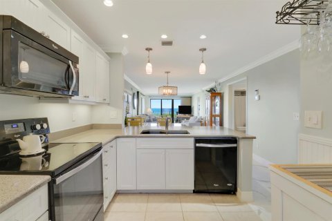 Condo in Jensen Beach, Florida, 2 bedrooms № 2341386 - photo 3