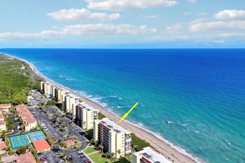 Condo in Jensen Beach, Florida, 2 bedrooms № 2341386 - photo 27