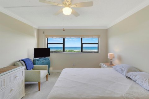 Condo in Jensen Beach, Florida, 2 bedrooms № 2341386 - photo 11