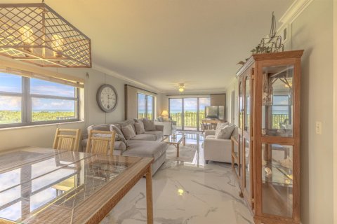 Condo in Jensen Beach, Florida, 2 bedrooms № 2341386 - photo 6